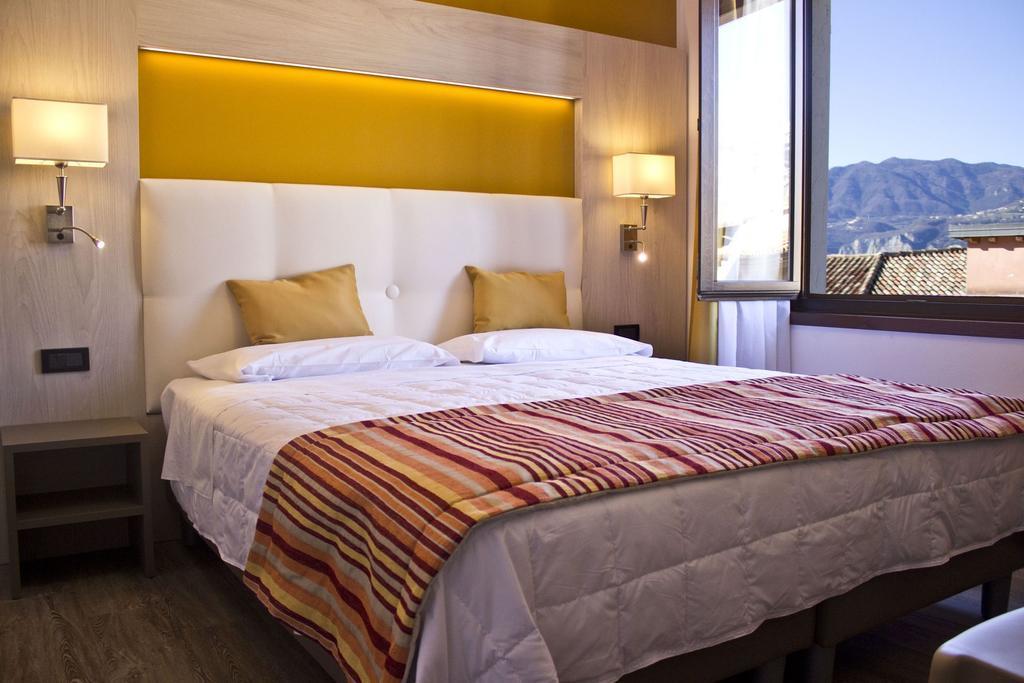 Hotel Dolomiti Malcesine Esterno foto
